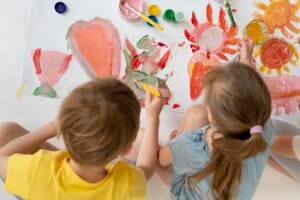 Lee más sobre el artículo Montessori Art Club en Valencia, arte libre para niños de 2 a 7 años